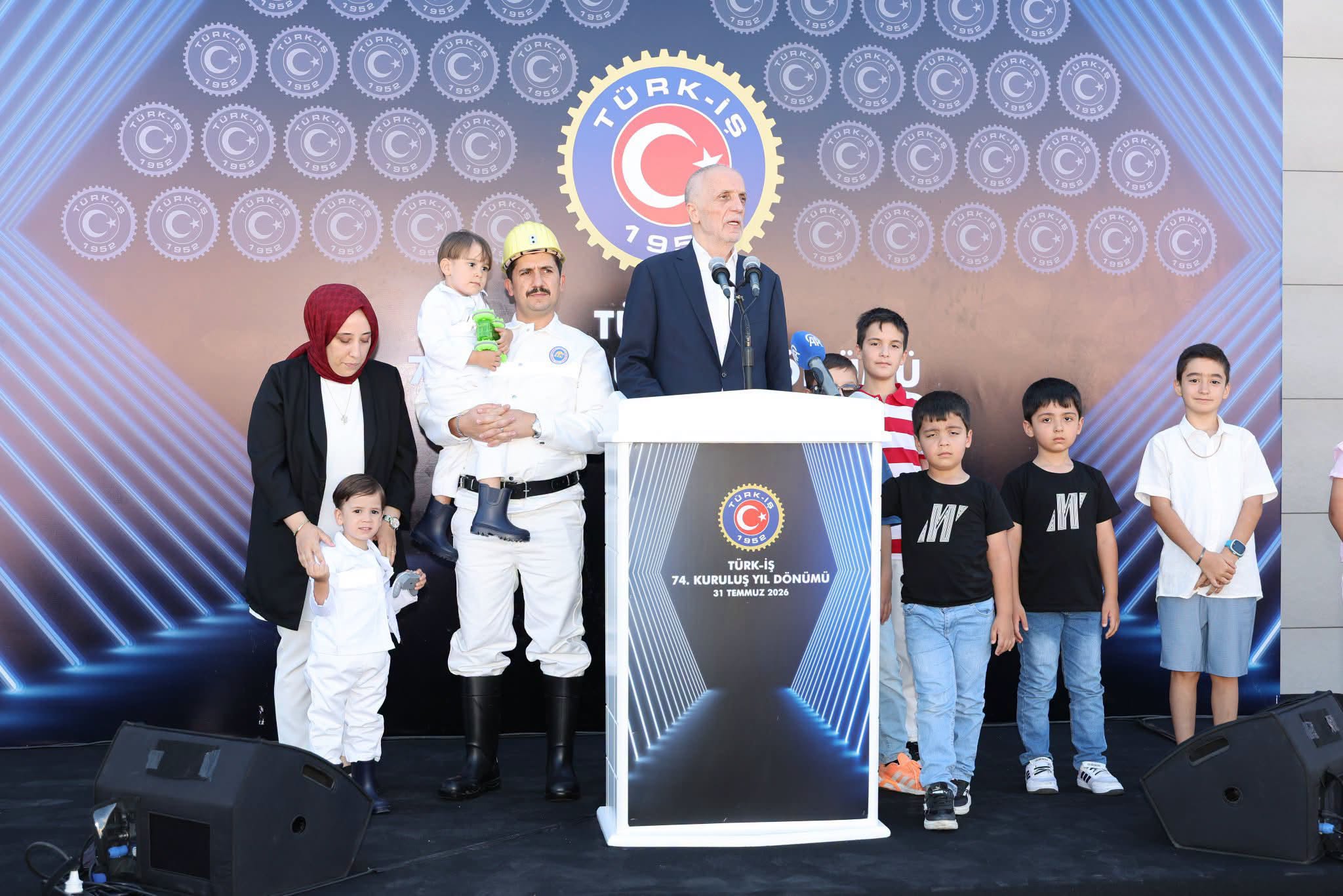 T&Uuml;RK-İŞ, 74. Kuruluş Yıl D&ouml;n&uuml;m&uuml;n&uuml; Yeni Genel Merkez Binasında Kutladı